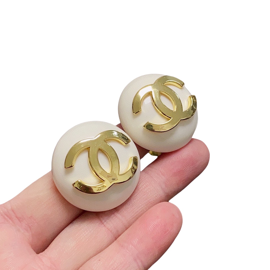 CCE739 CC button stud earrings - ccjewelryacc