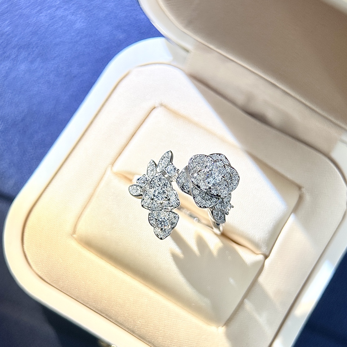 CCRS009 18k white gold and diamond BOUTON DE CAMELIA ring - ccjewelryacc