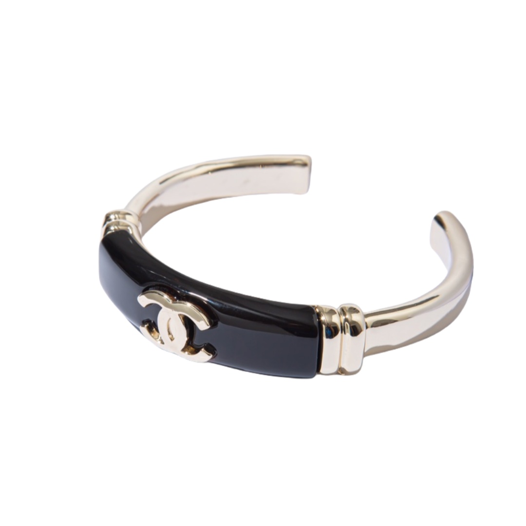 CCS155 23B Metal acrylic cc logo bangle bracelet - ccjewelryacc