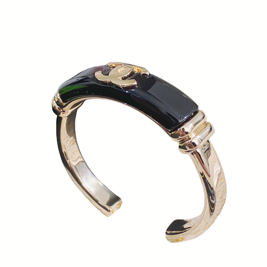 CCS155 23B Metal acrylic cc logo bangle bracelet - ccjewelryacc