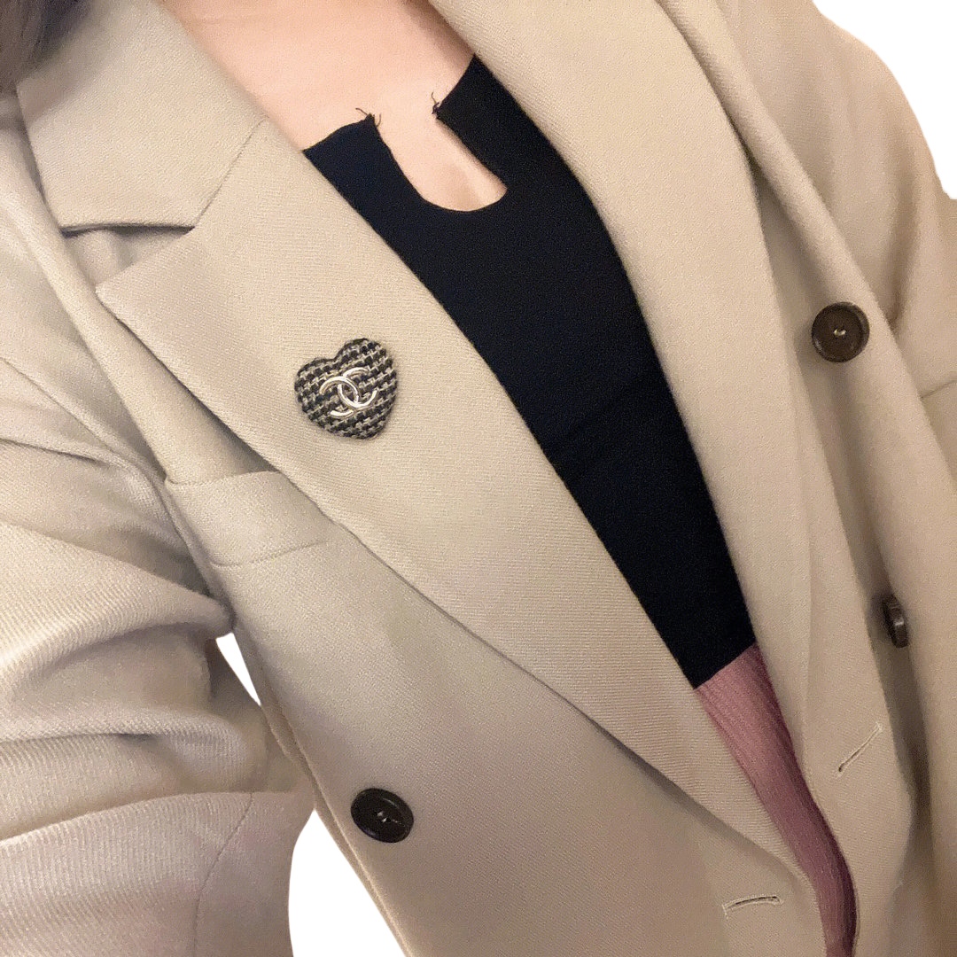 BCB385 Woolen Heart with cc logo brooch pin - ccjewelryacc