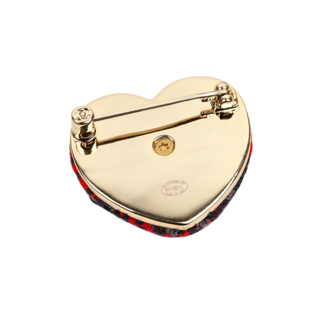 BCB385 Woolen Heart with cc logo brooch pin - ccjewelryacc