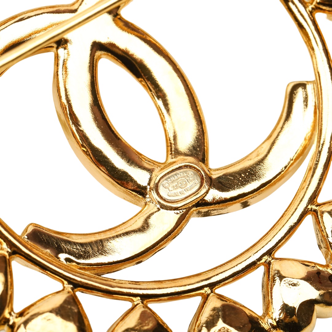 BCB226 Round Heart CC logo brooch pin - ccjewelryacc