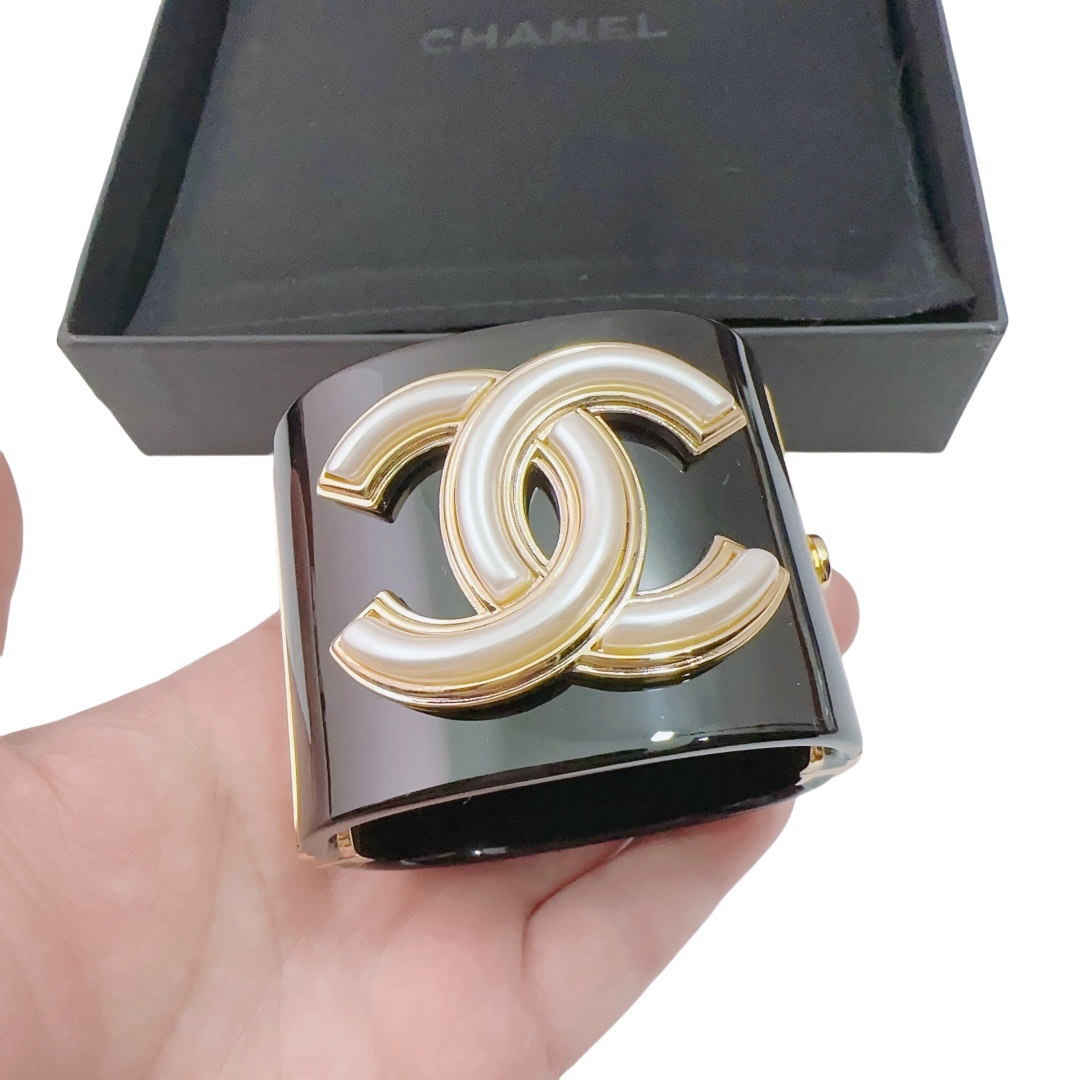 CCS121 CC acrylic cuff bracelet - ccjewelryacc