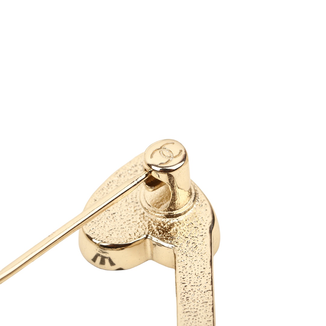 BCB400 Metal leater Note pink heart cc logo brooch pin - ccjewelryacc