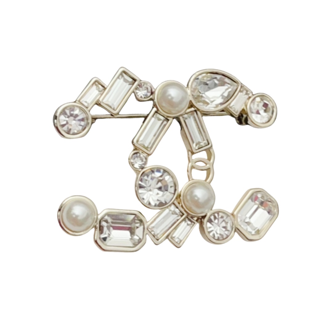 BCB106 Rhinestone and pearl CC logo brooch pin - ccjewelryacc