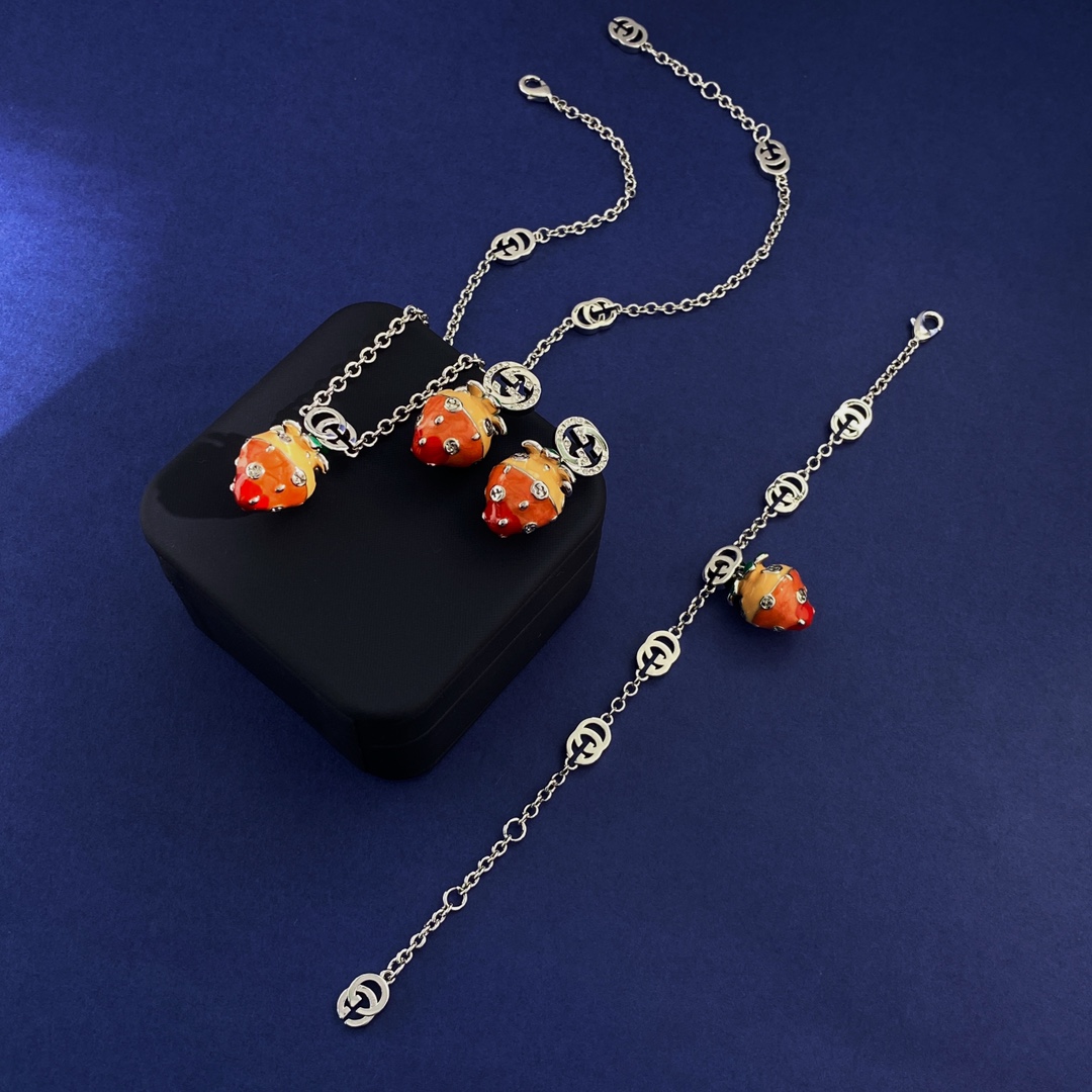 GGN048 GG strawberry Pendtant necklace - ccjewelryacc