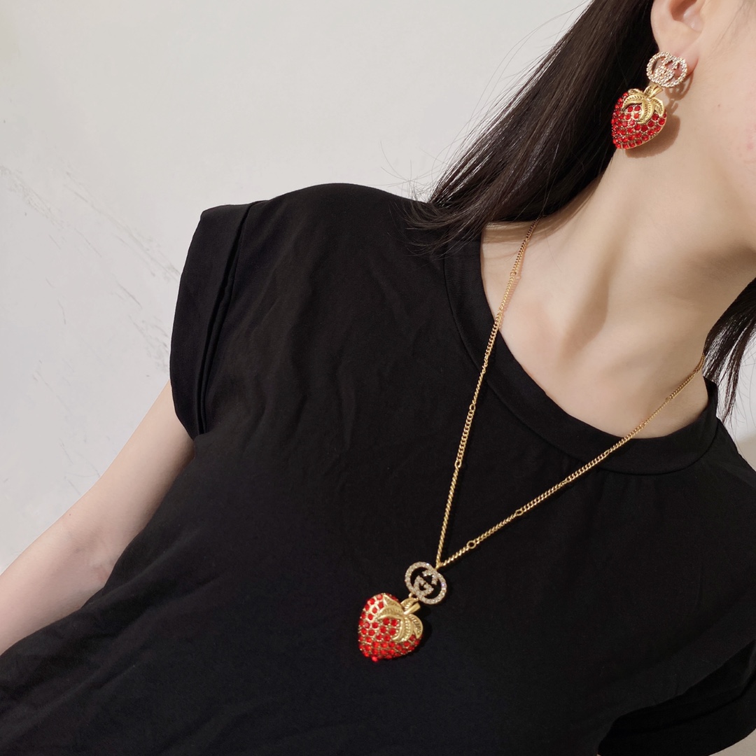 GGN025 GG strawberry Pendant necklace - ccjewelryacc
