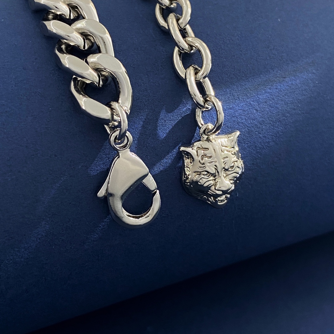GGS011 Silver Crystal GG Logo Link chain bracelet - ccjewelryacc