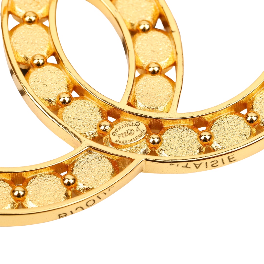 BCB411 Swarovski crystal sparkling CC Logo brooch pin - ccjewelryacc