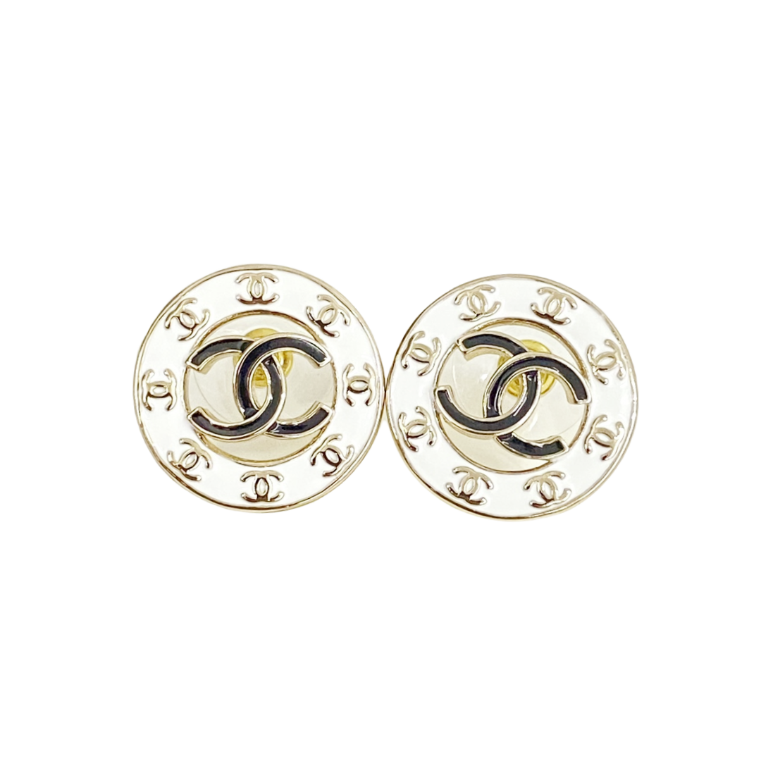 CCE583 24P white and black enamel cc logo earring - ccjewelryacc