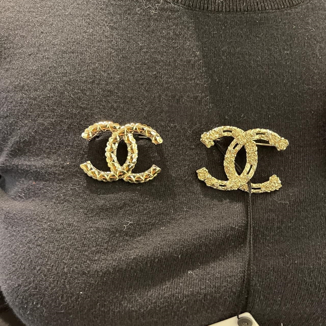 BCB235 Metal camellia CC logo brooch pin - ccjewelryacc