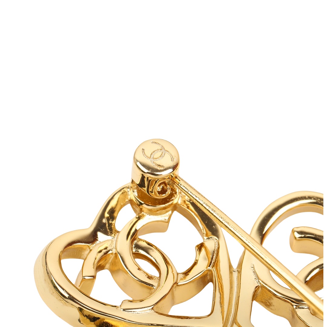 BCB239 Metal heart clover with cc logo brooch pin - ccjewelryacc