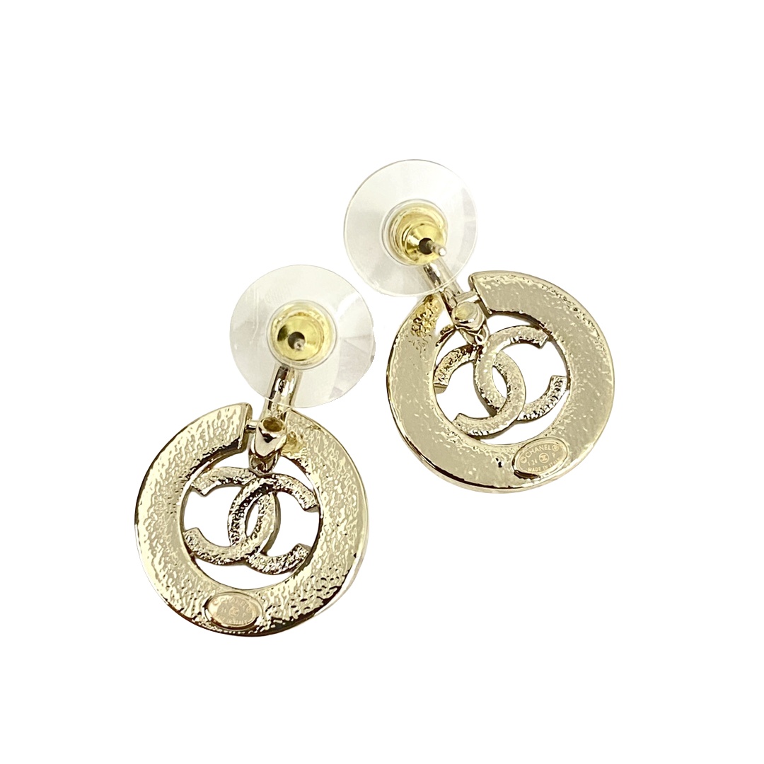 CCE583 24P white and black enamel cc logo earring - ccjewelryacc