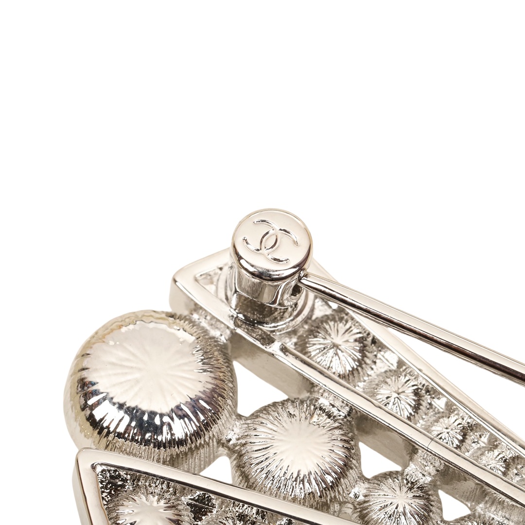 BCB197 23P sparkling Swarovski crystal bow with CC logo brooch pin in silver - ccjewelryacc