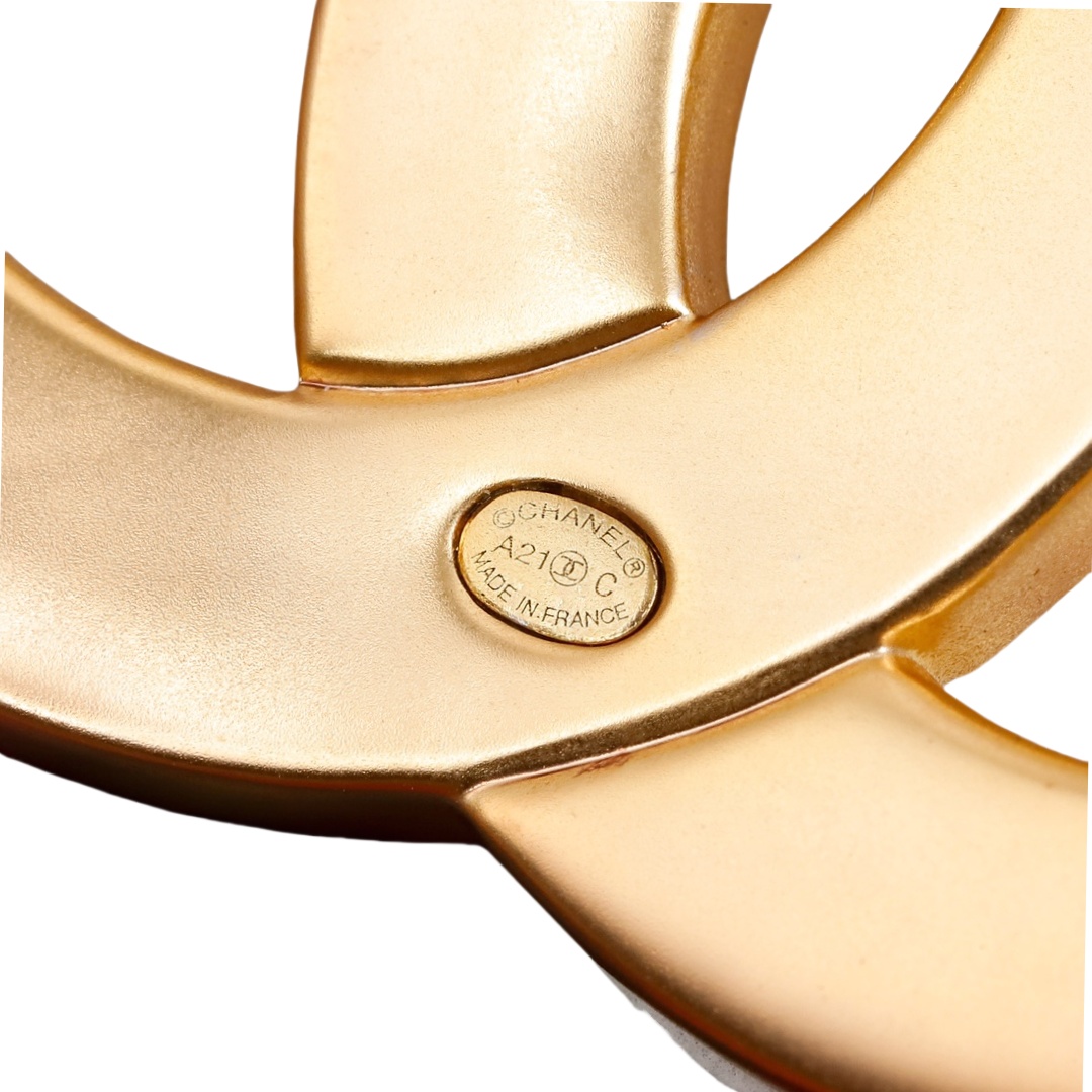 BCB340 Crystal sparkling CC brooch - ccjewelryacc