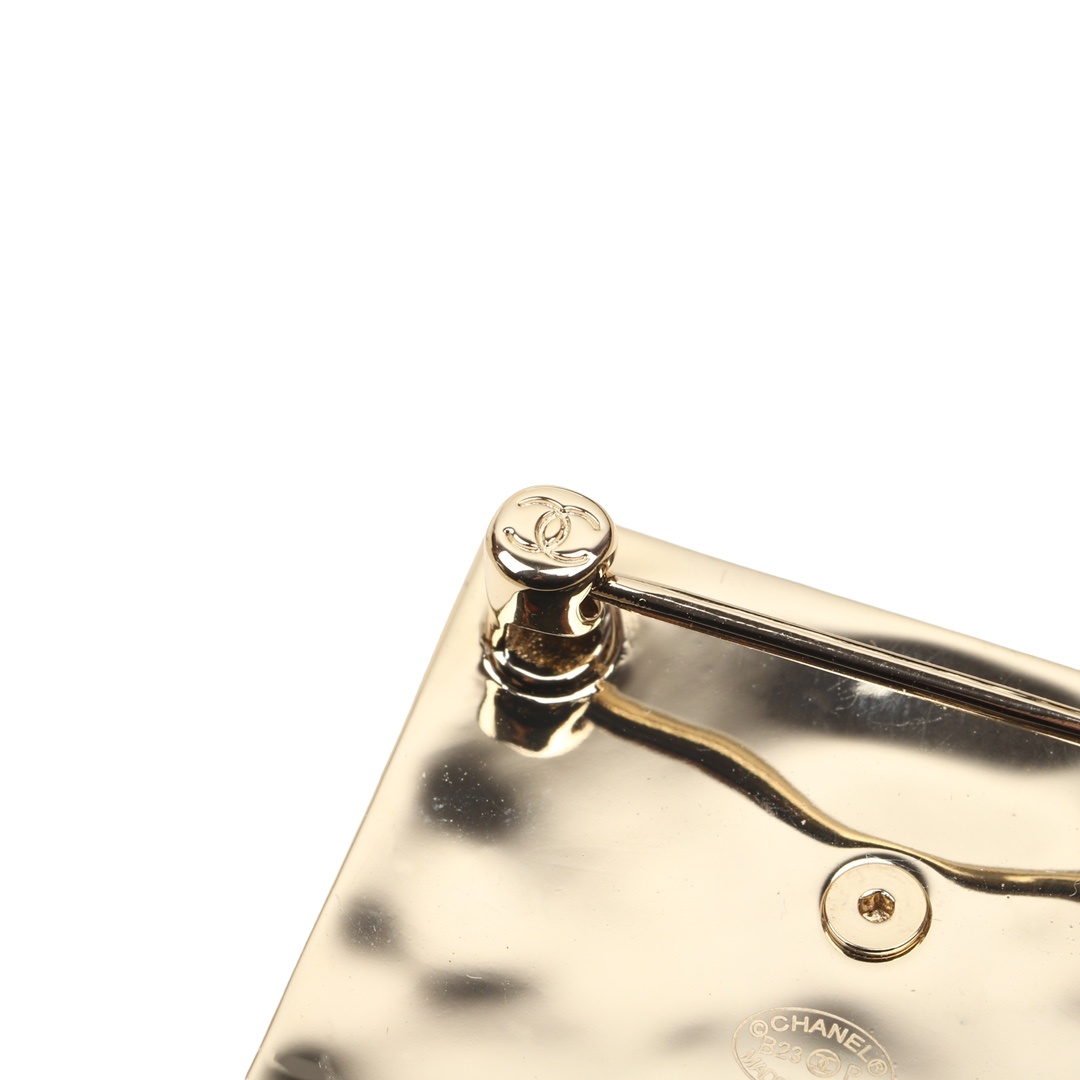 BCB464 23P Metal Cube with crystal cc logo brooch pin - ccjewelryacc