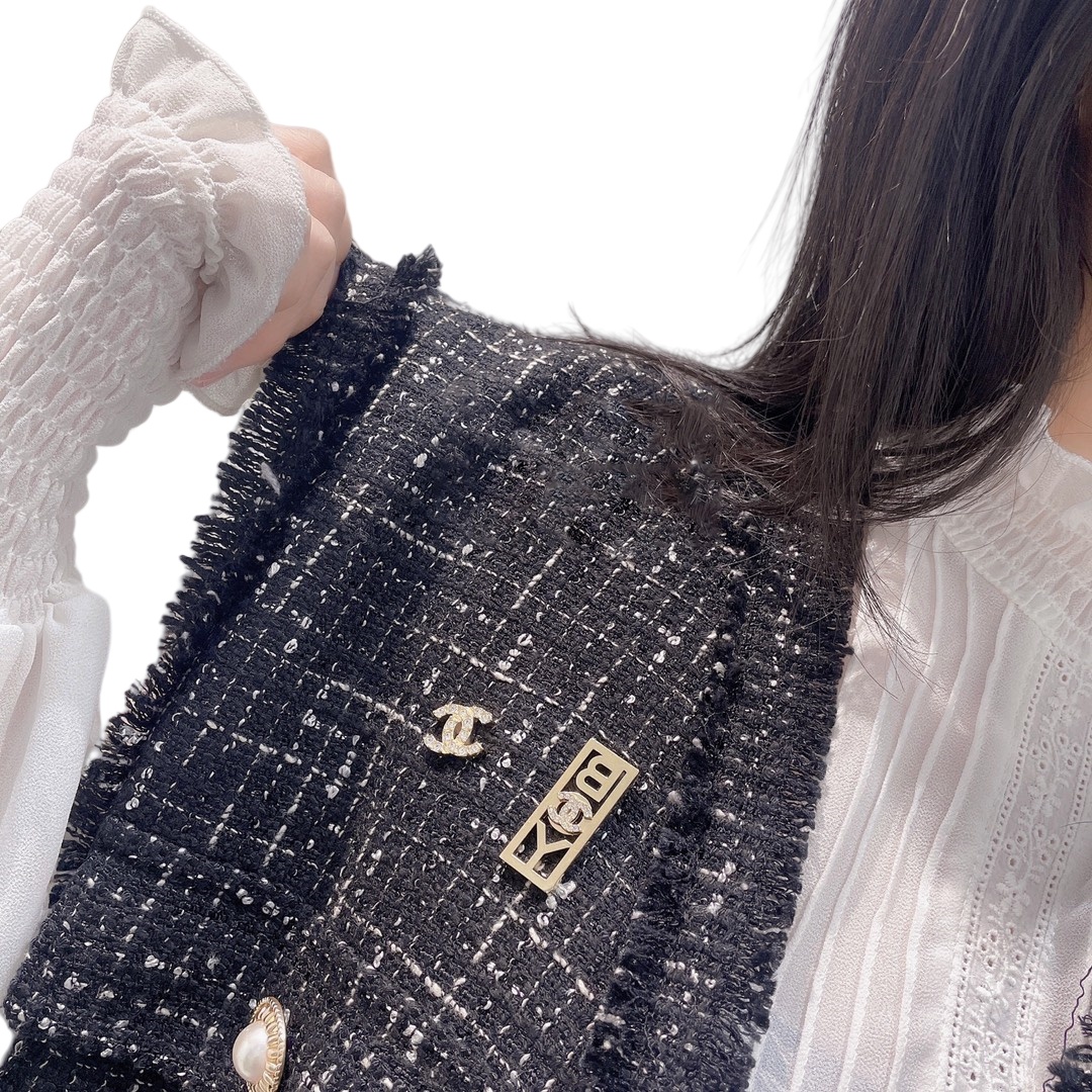 BCB392 Metal Boy letter cc logo brooch pin set of 2 - ccjewelryacc