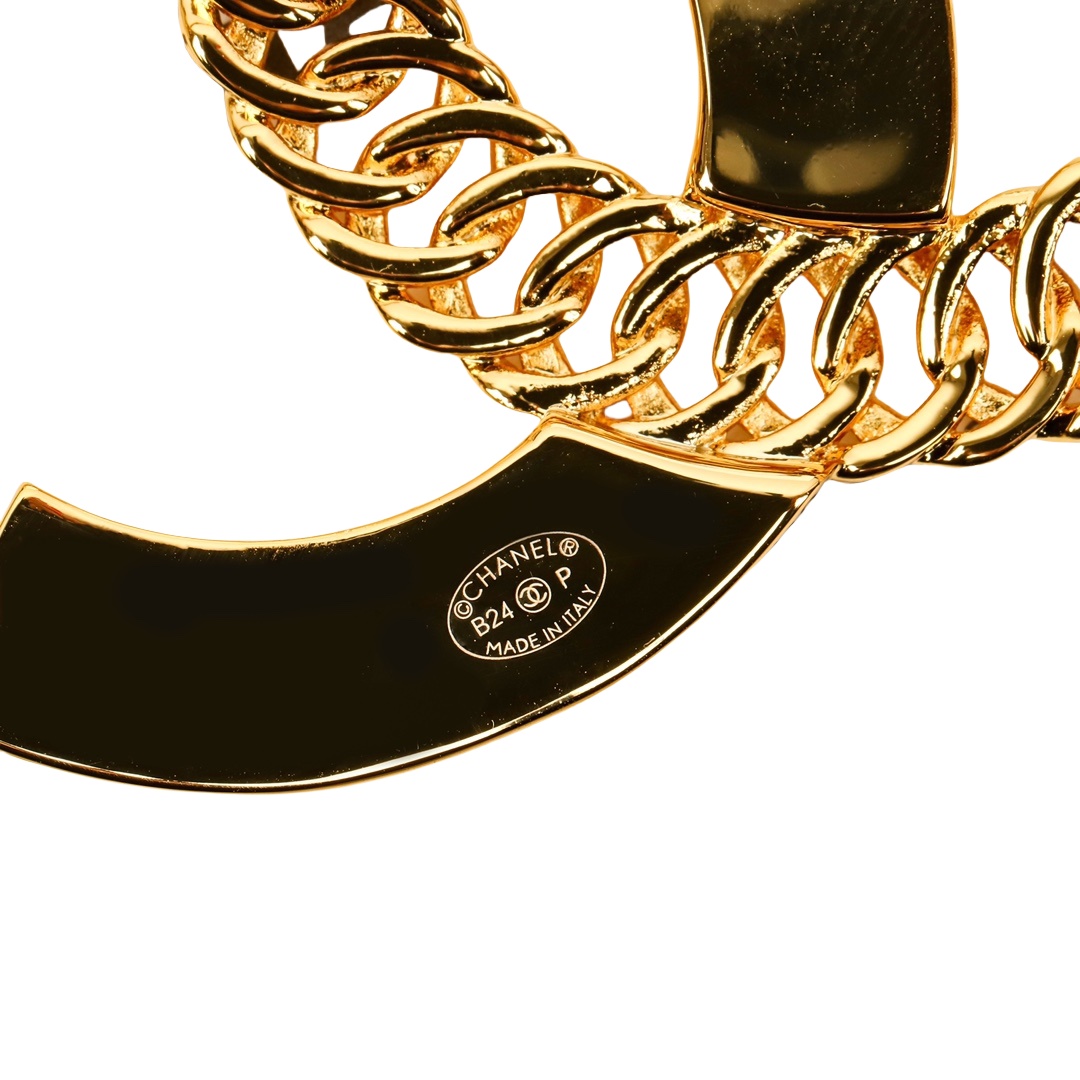 BCB332 24P Metal letter and chain CC logo brooch pin - ccjewelryacc