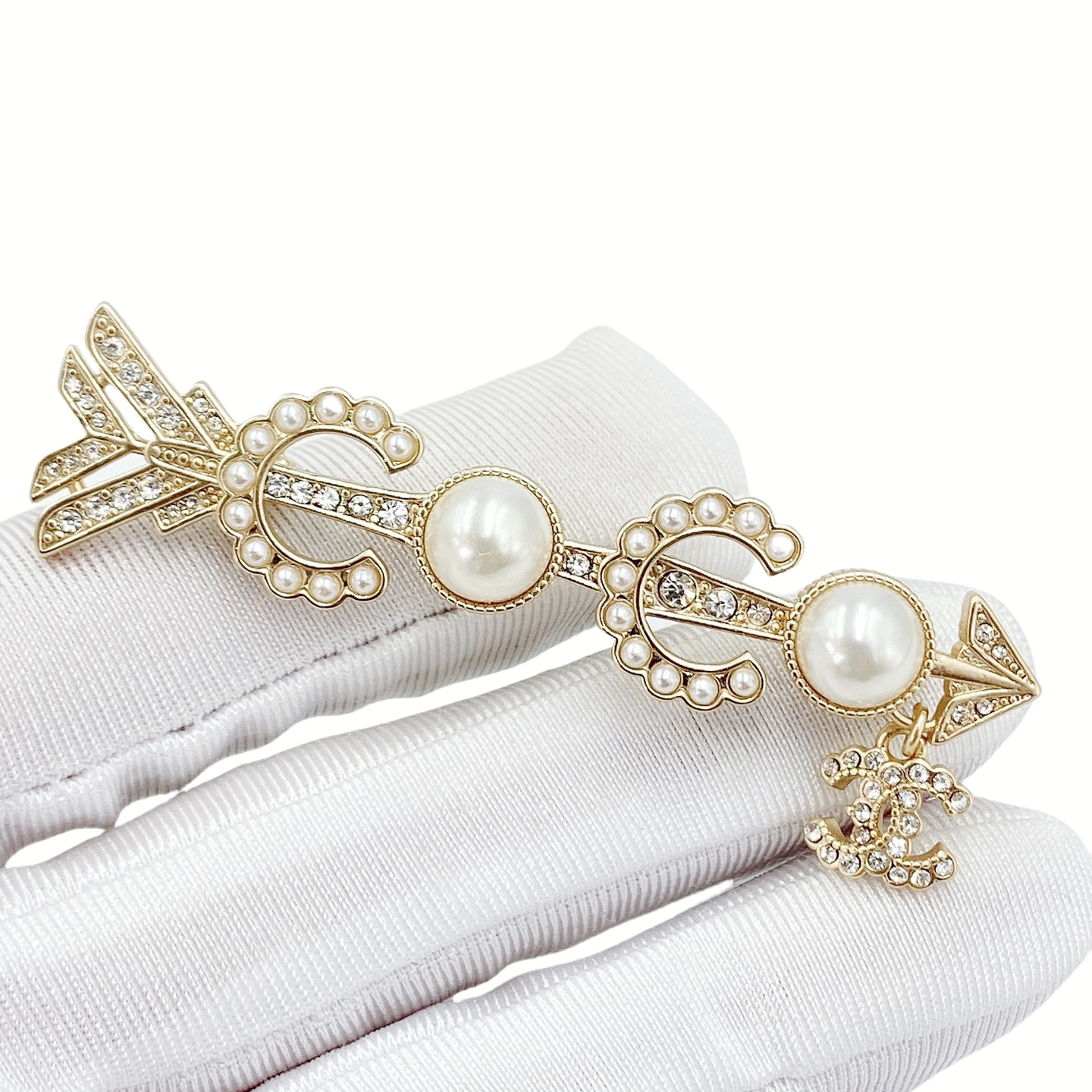 BCB139 Coco arrowhead brooch pin with pearl and crystal - ccfashionjewelry