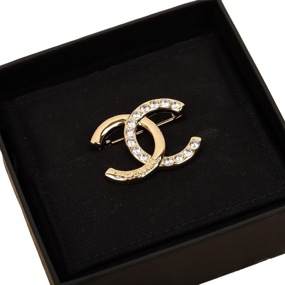 BCB311 24p Metal crysatl  CC logo brooch pin - ccjewelryacc