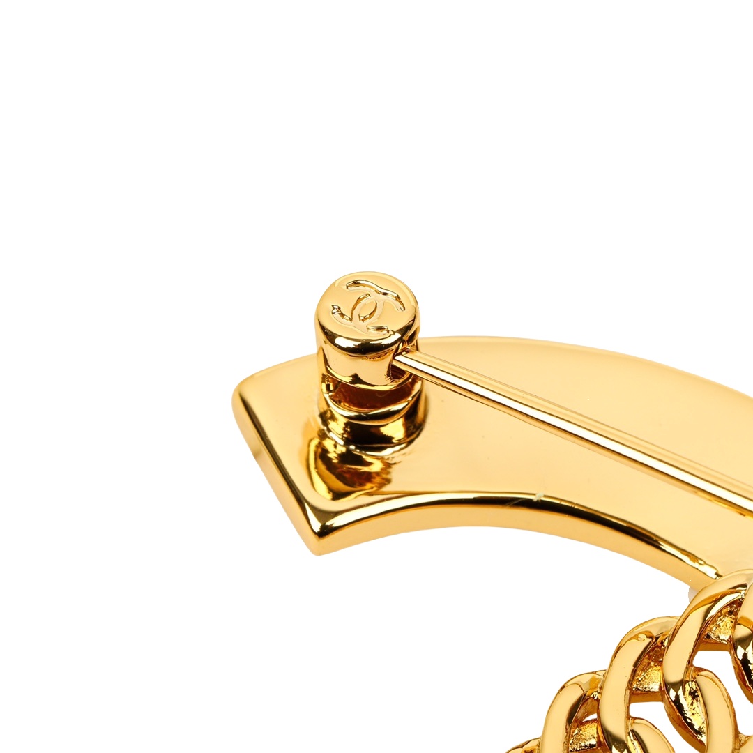 BCB332 24P Metal letter and chain CC logo brooch pin - ccjewelryacc