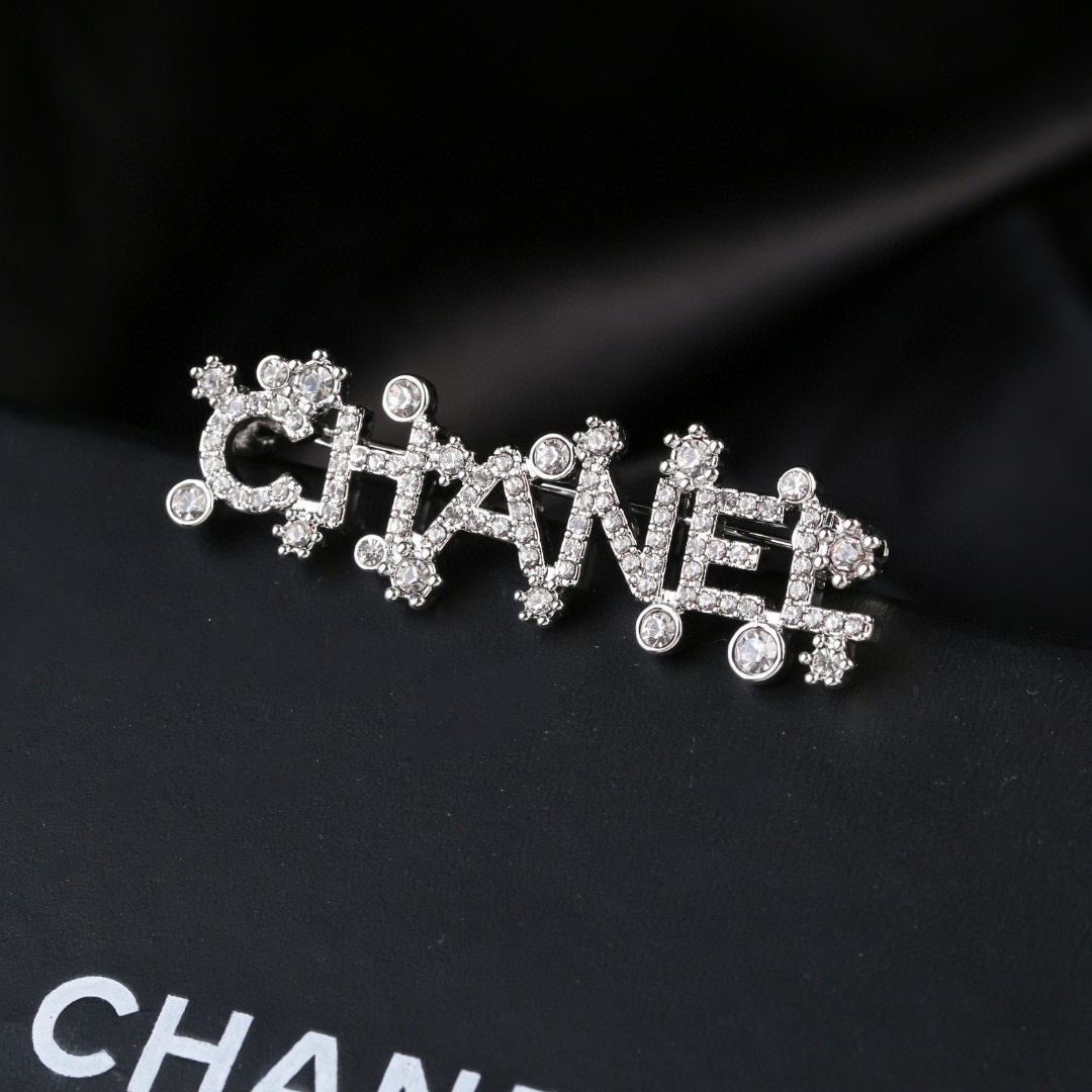 BCB196 Full crystal silver C H A N E L Letter CC brooch - ccjewelryacc