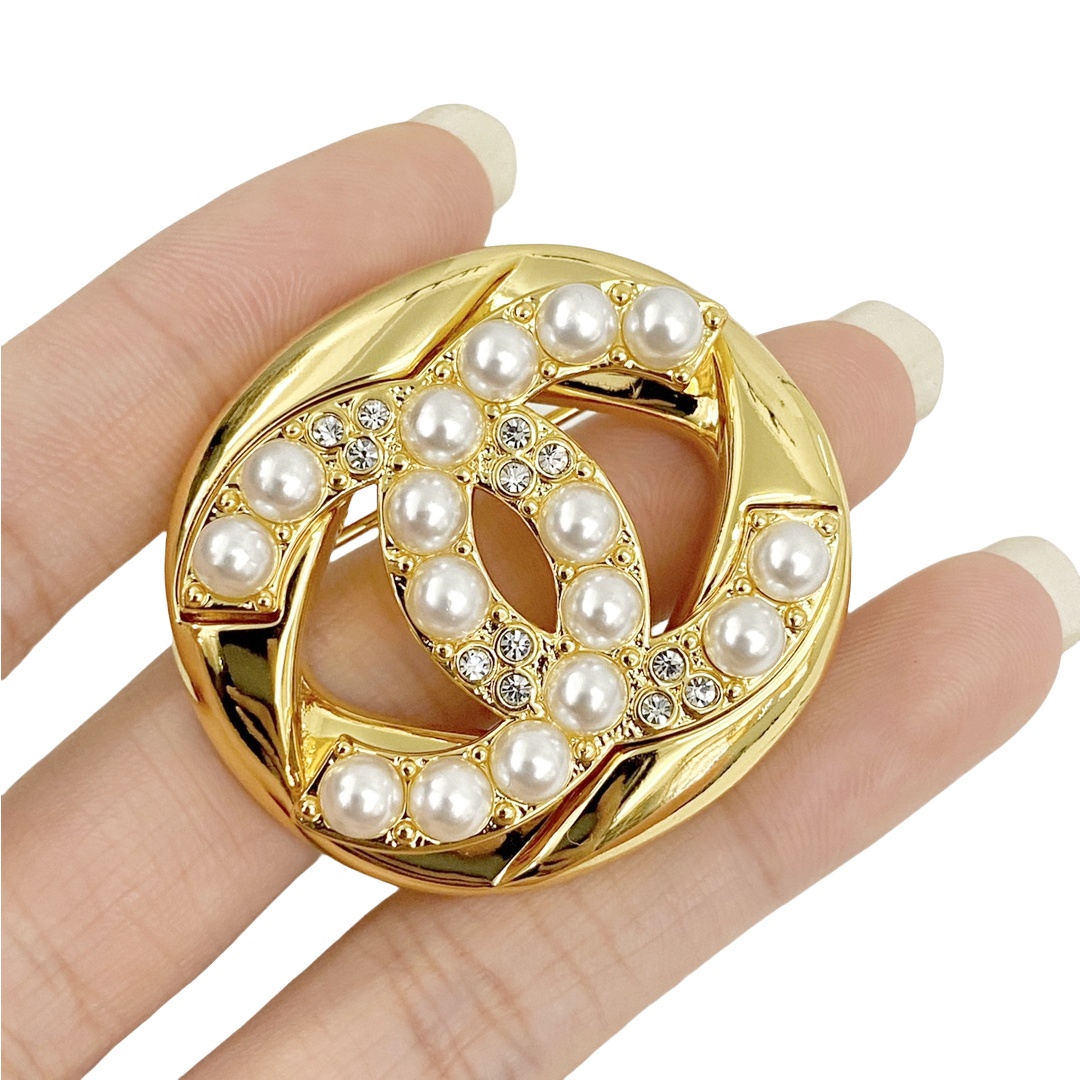 BCB315 24A Hollow-out pearl square cc logo brooch pin - ccfashionjewelry