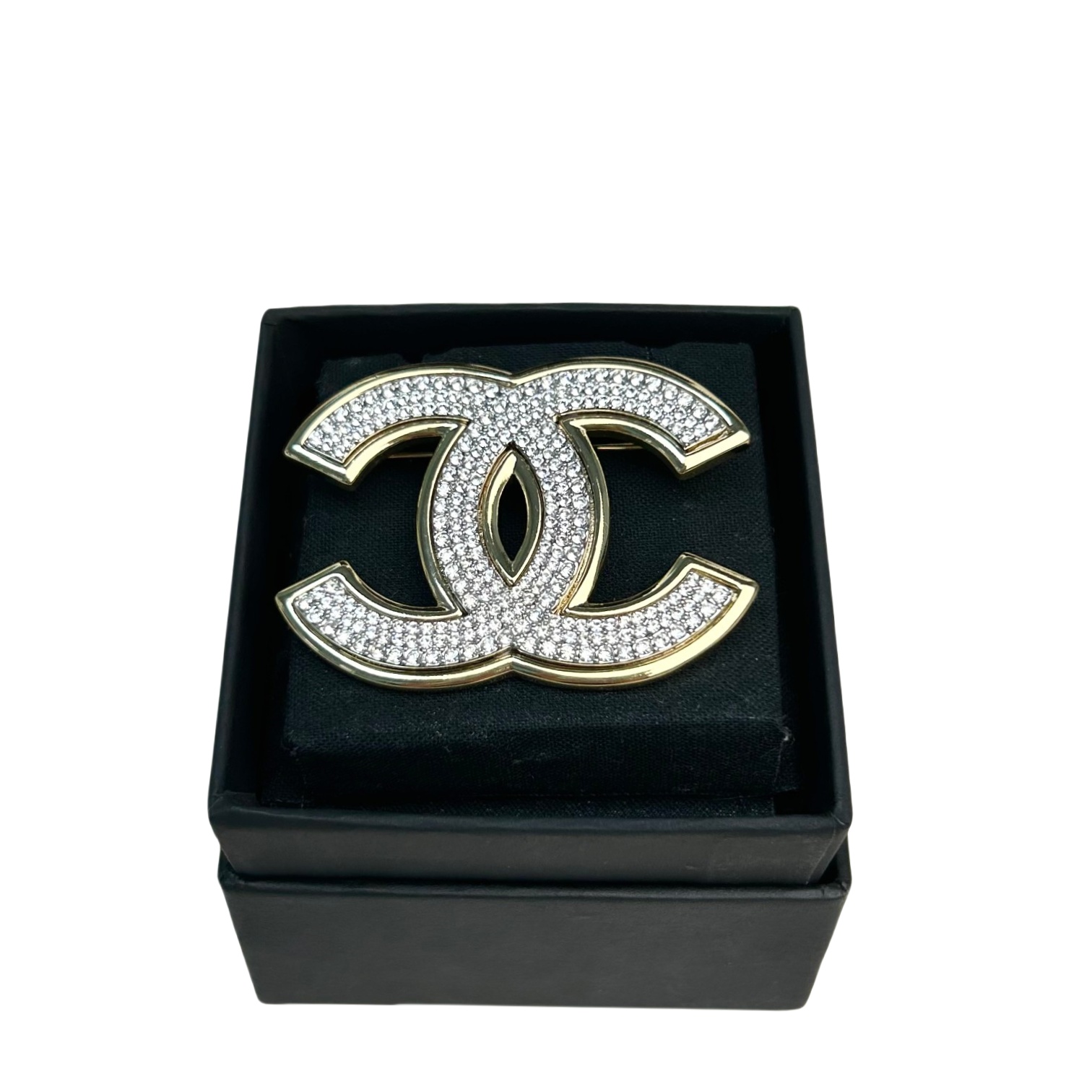 BCB342 Women's Full crystal CC brooch pin in metal - ccjewelryacc