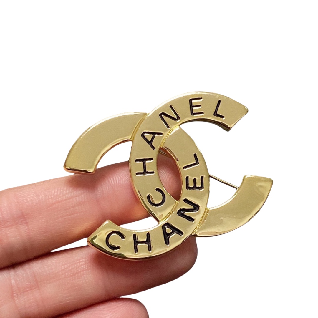 BCB369 Metal CC Logo brooch pin - ccjewelryacc