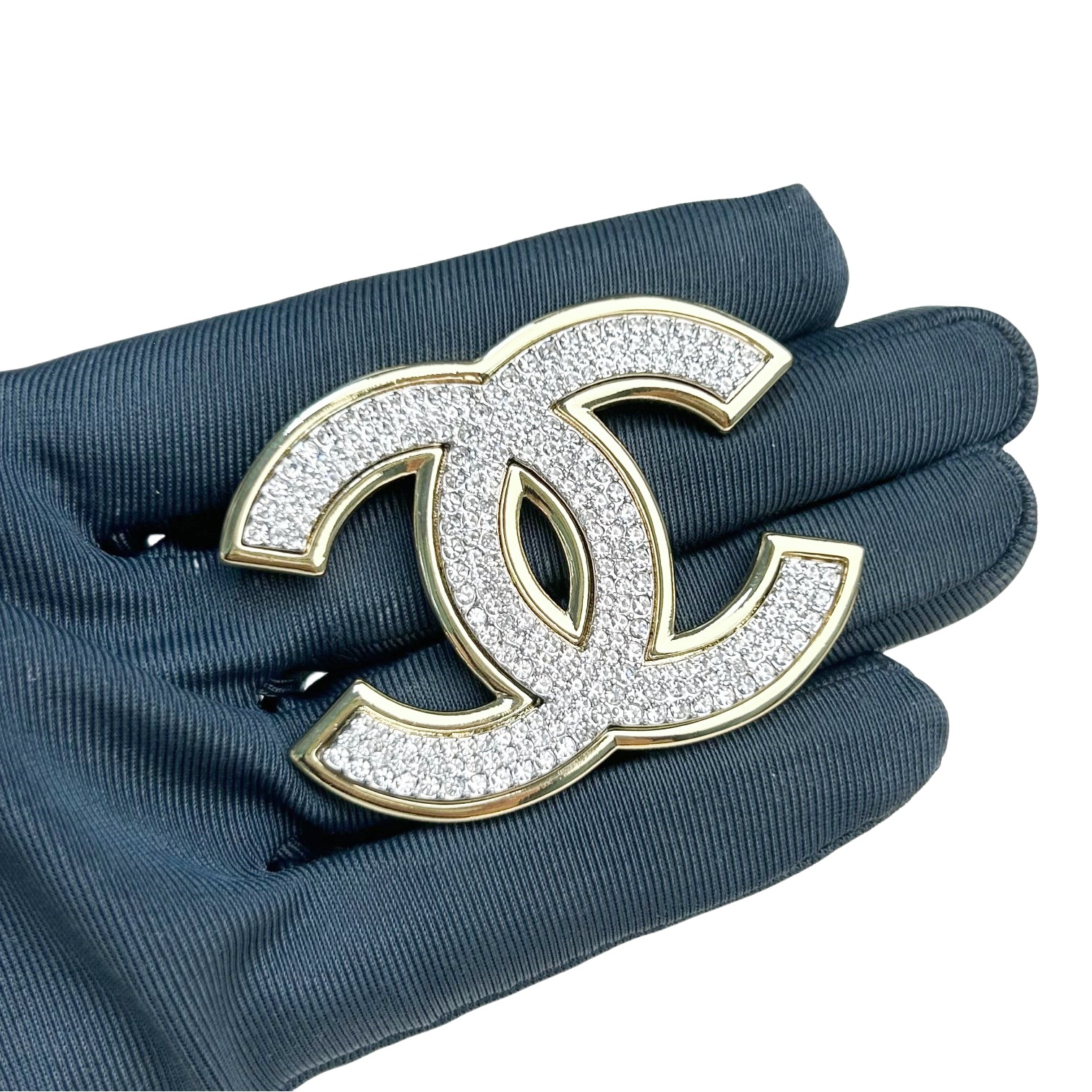 BCB342 Women's Full crystal CC brooch pin in metal - ccjewelryacc