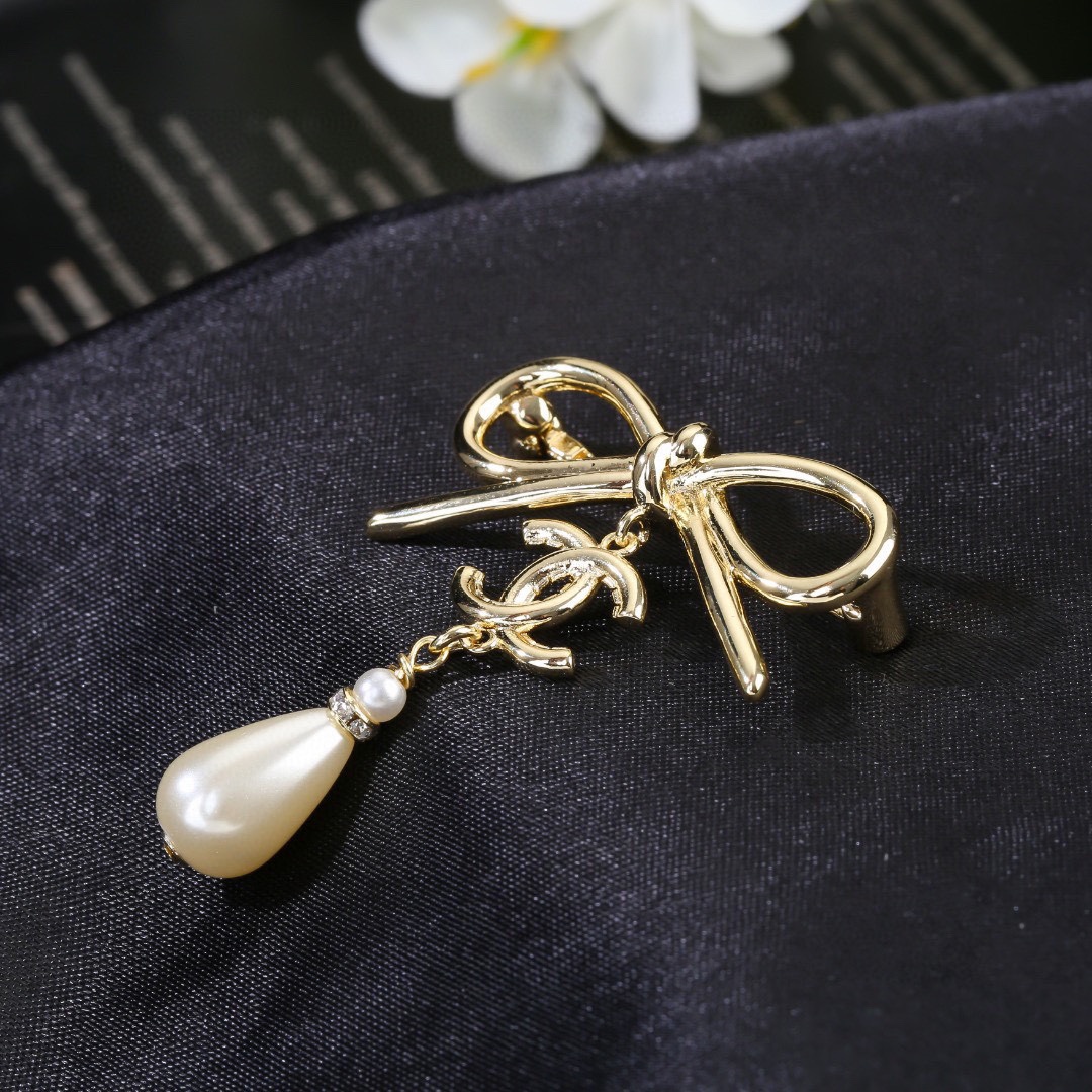 BCB164 Metal bow pendant pearl with CC logo brooch pin - ccjewelryacc