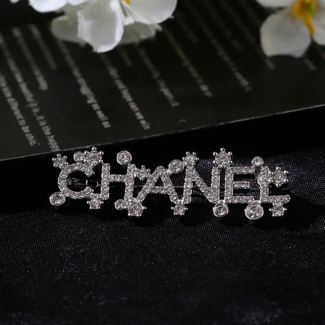 BCB196 Full crystal silver C H A N E L Letter CC brooch - ccjewelryacc