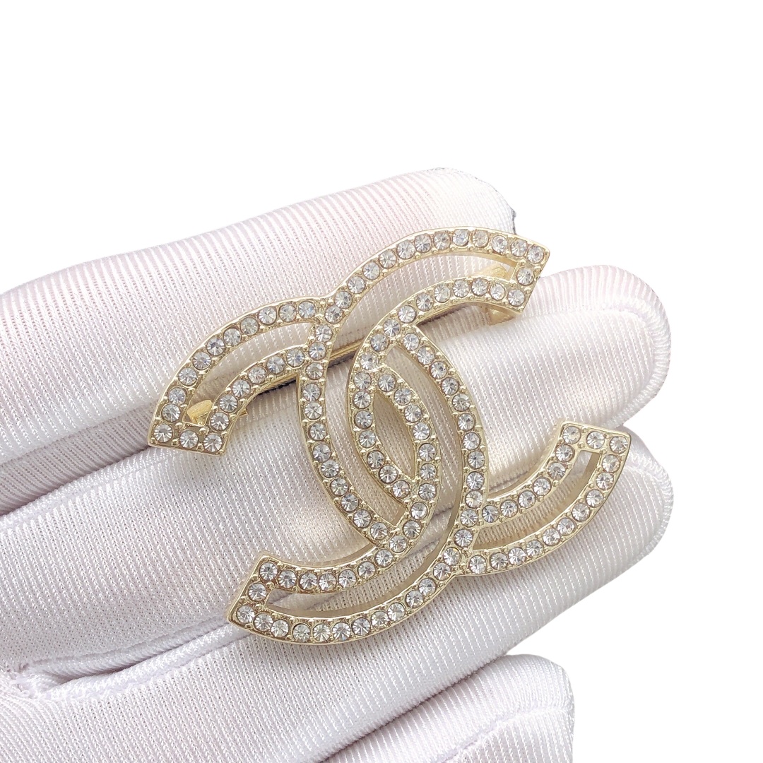 BCB110 Crystal hollowed-out CC logo brooch pin - ccjewelryacc