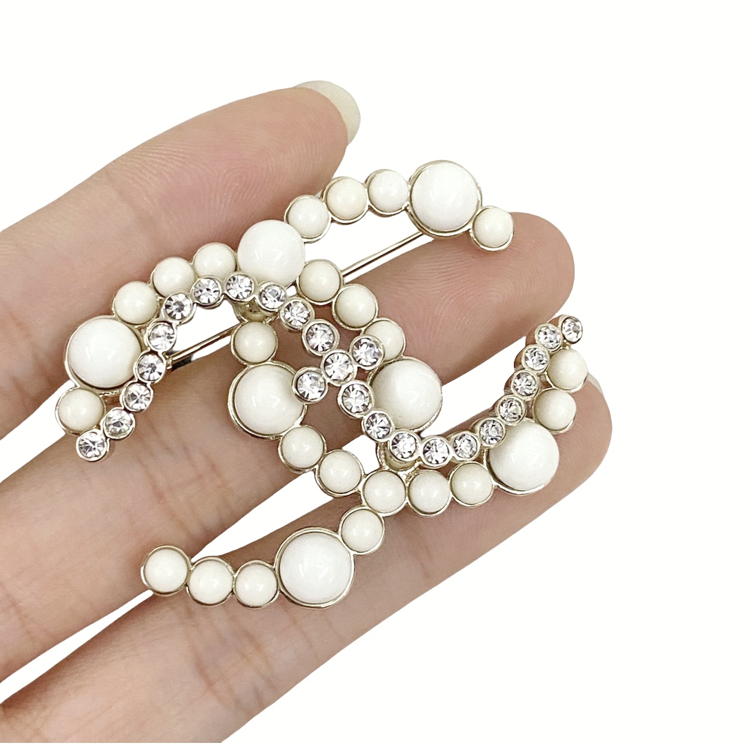 BCB227 MILK-White beads and crystal CC Logo brooch Pin - ccjewelryacc