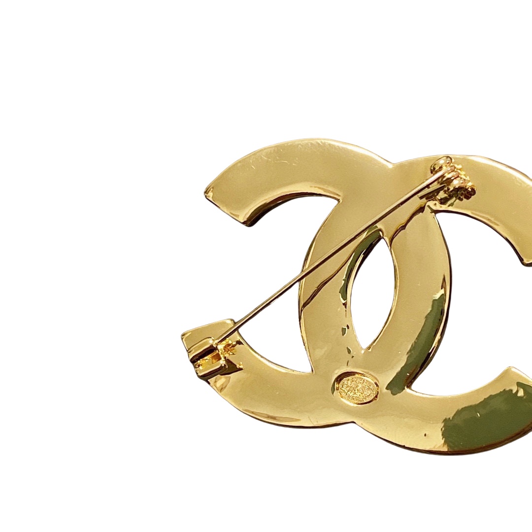 BCB369 Metal CC Logo brooch pin - ccjewelryacc