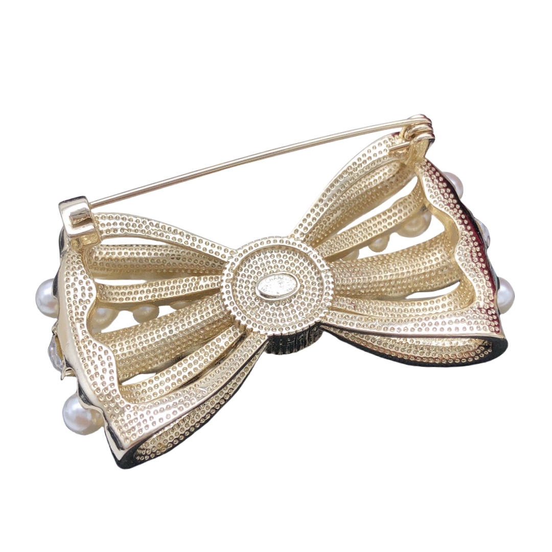 BCB124 Crystal and pearl bow with CC log brooch pin - ccjewelryacc