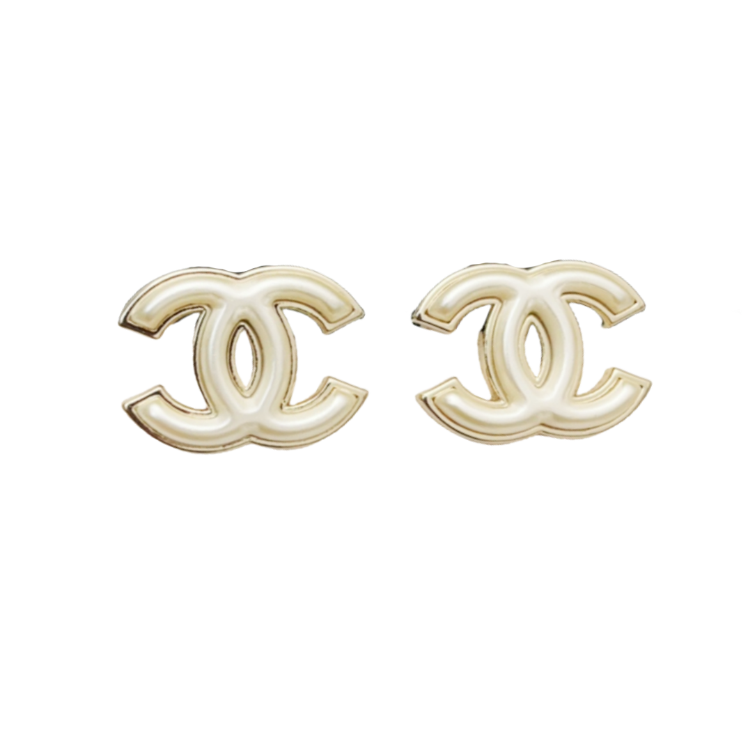 CCE188 White resin CC logo stud earring - ccjewelryacc