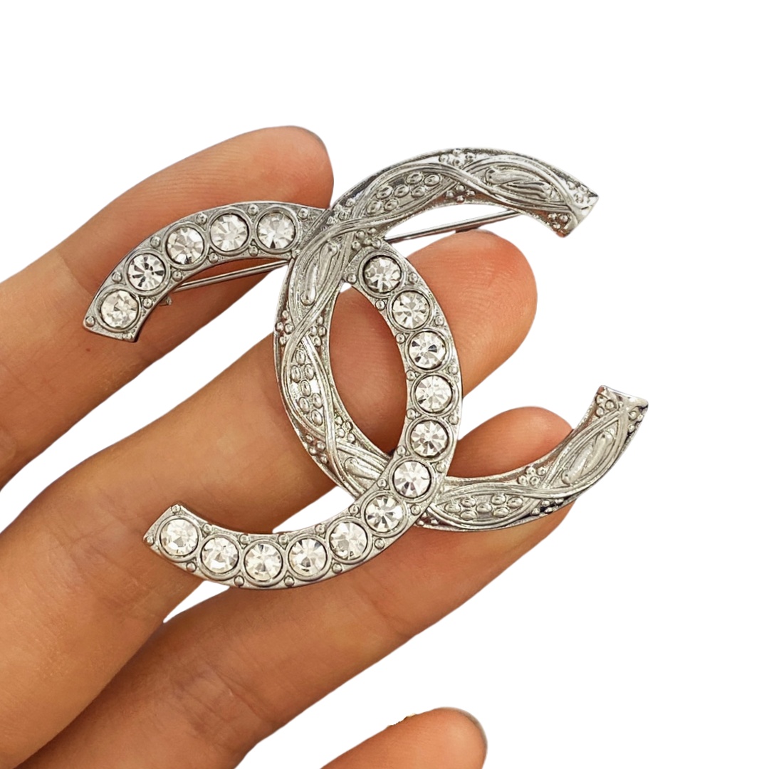 BCB383 24A Métiers d’art Collection Metal Swarovski crystal CC brooch pin - ccjewelryacc