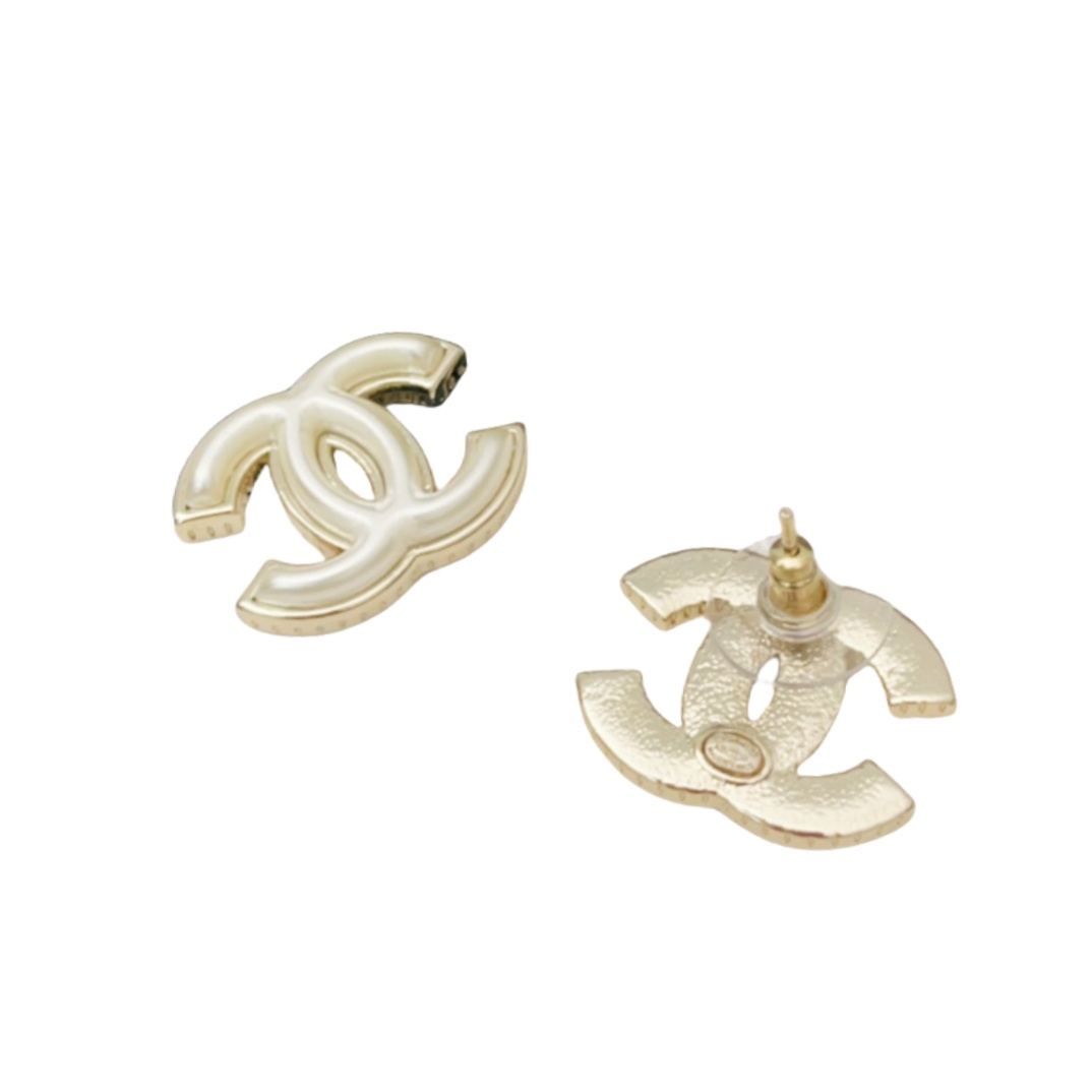 CCE188 White resin CC logo stud earring - ccjewelryacc