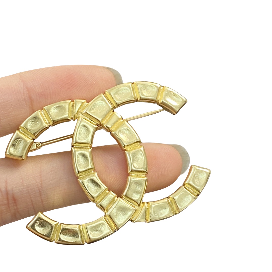 BCB427 Vintage Gold metal CC brooch pin - ccjewelryacc