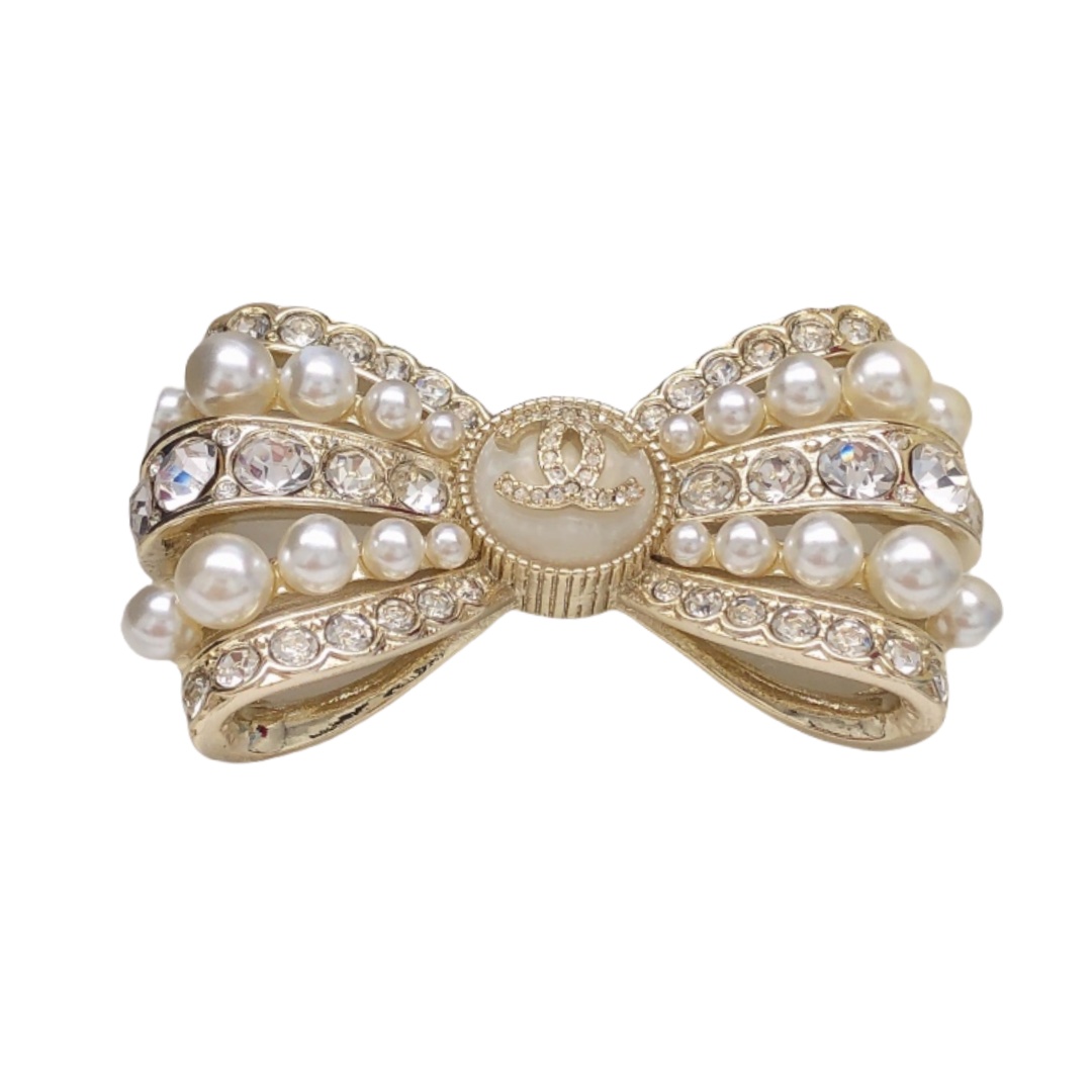 BCB124 Crystal and pearl bow with CC log brooch pin - ccjewelryacc