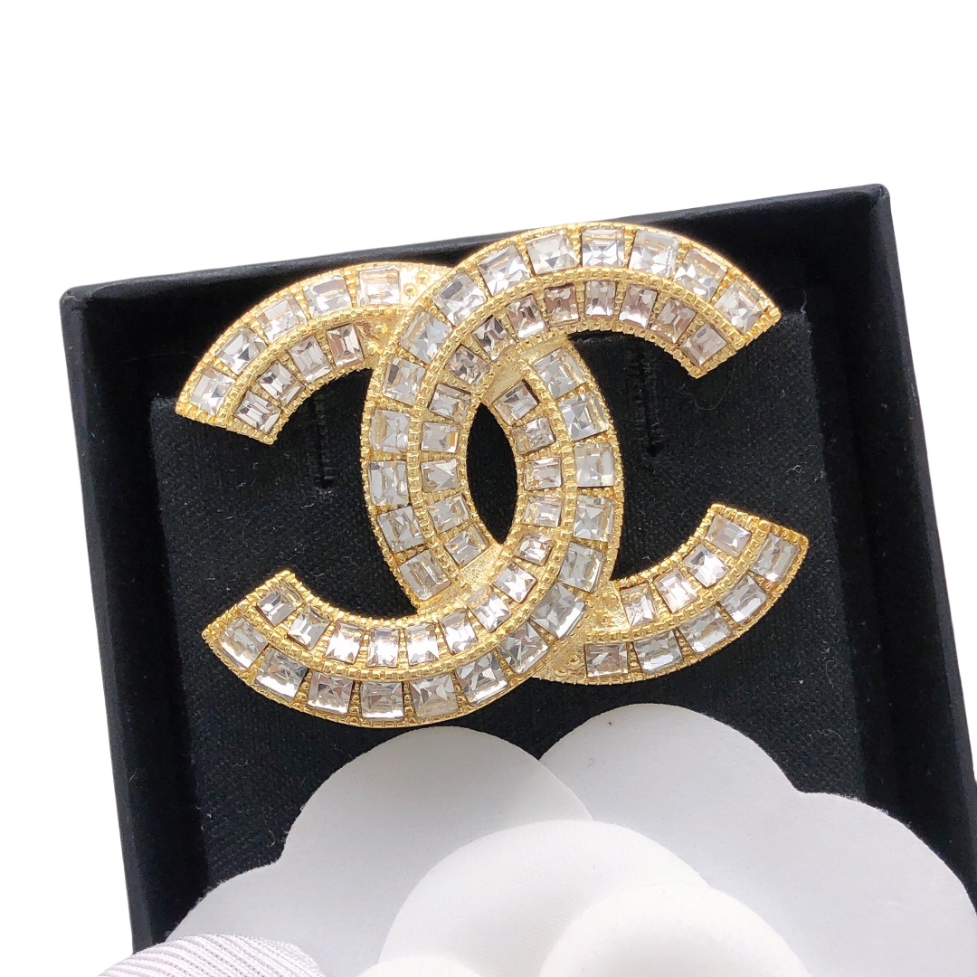 BCB482 Metal crystal diamond cc logo brooch pin - ccjewelryacc