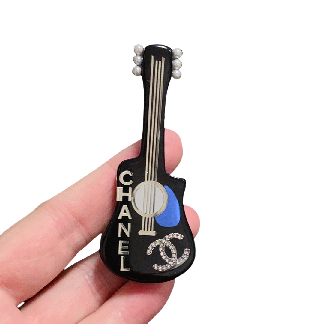 BCB314 Acrylic guitar CC brooch pin - ccjewelryacc