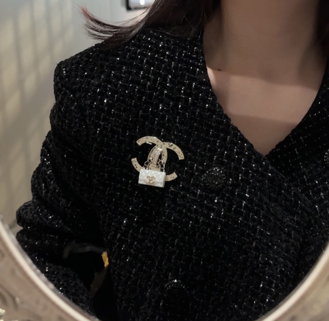 BCB466 23C CF Bag cc brooch pin - ccjewelryacc