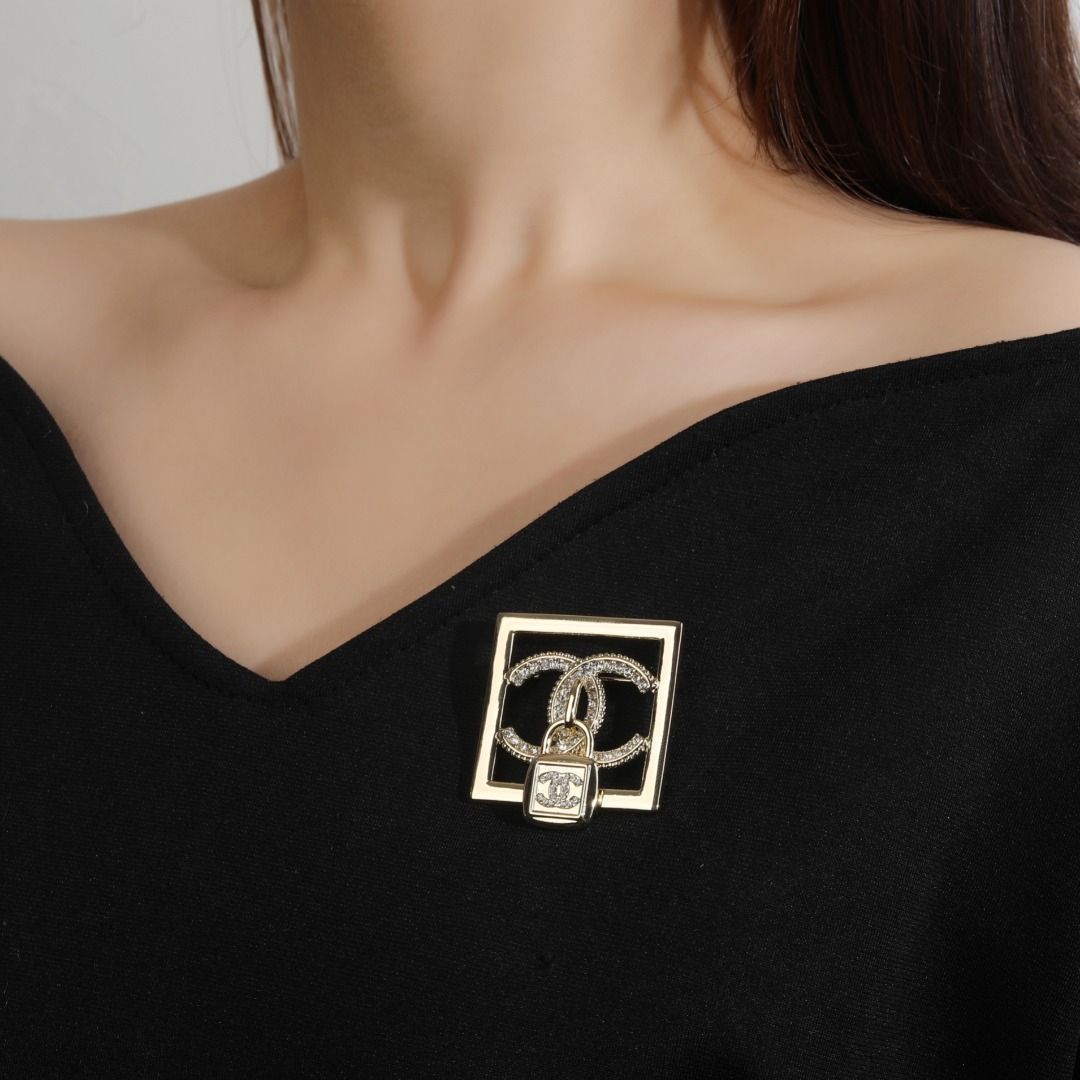 BCB468 Square hollow-out crystal cc logo with lock brooch pin - ccjewelryacc