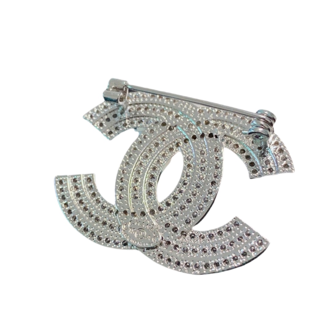 BCB485 Metal silver sparkling crystal diamond cc logo brooch pin - ccjewelryacc