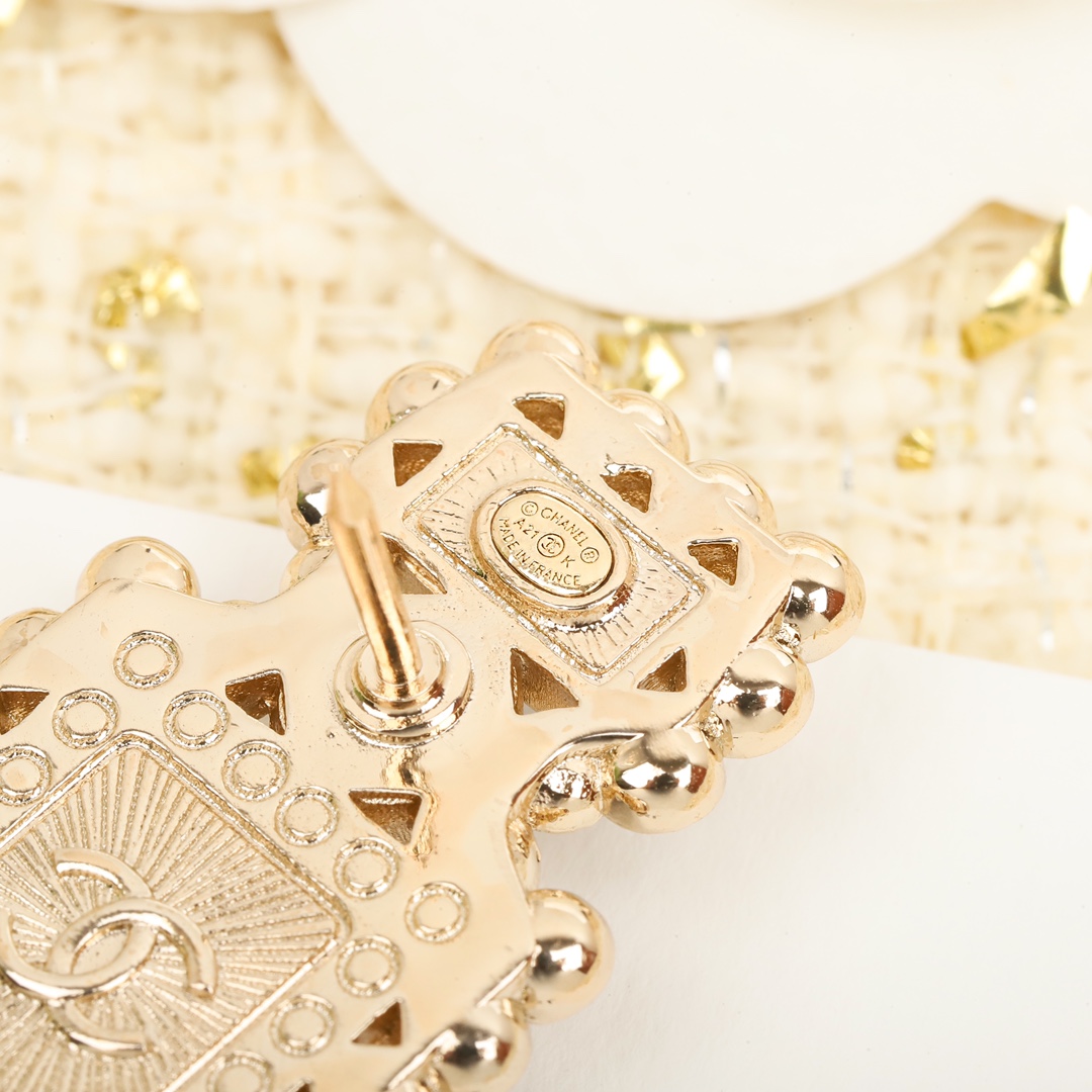 BCB194 Crtstal and Pearl perfume bottle with CC logo brooch - ccjewelryacc