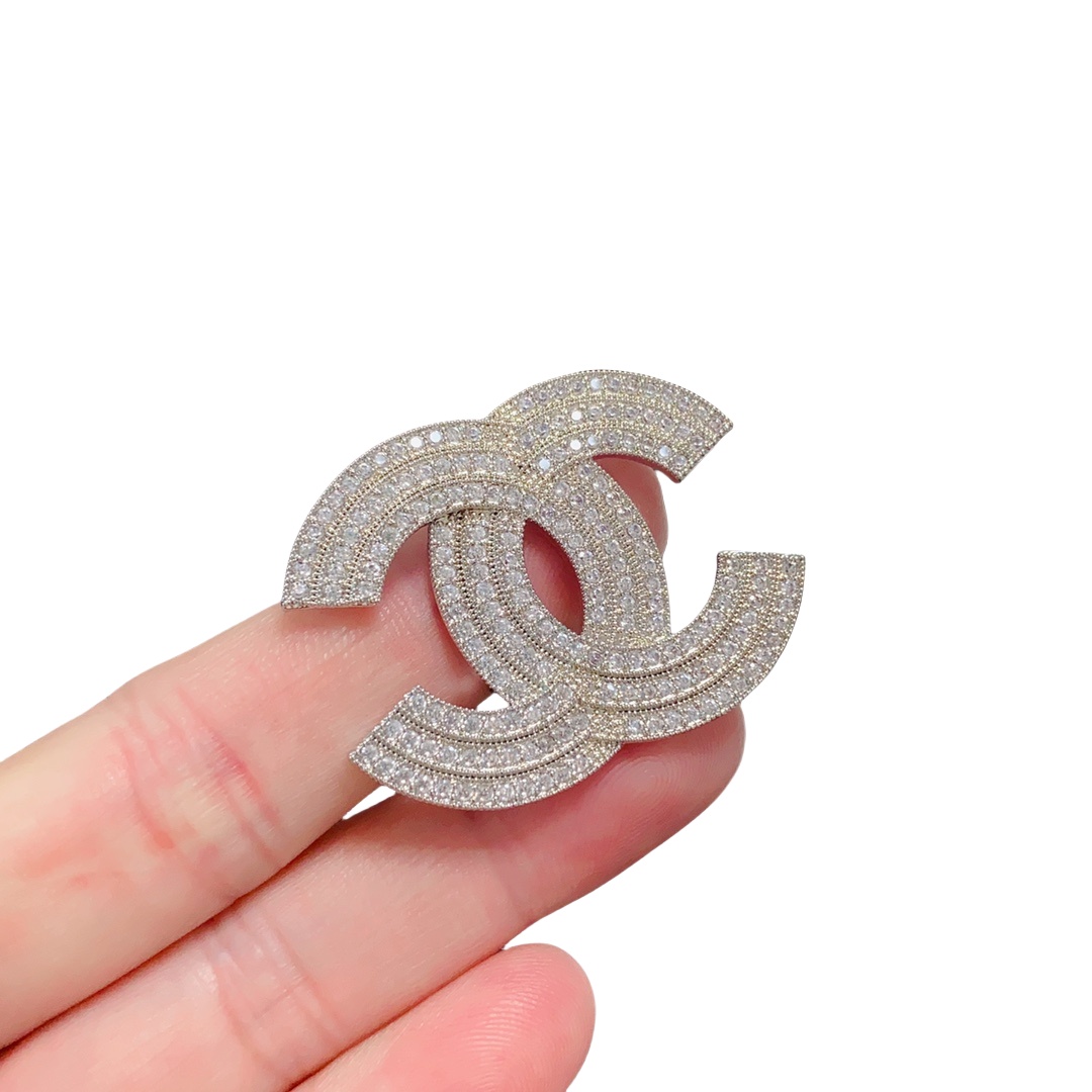 BCB485 Metal silver sparkling crystal diamond cc logo brooch pin - ccfashionjewelry