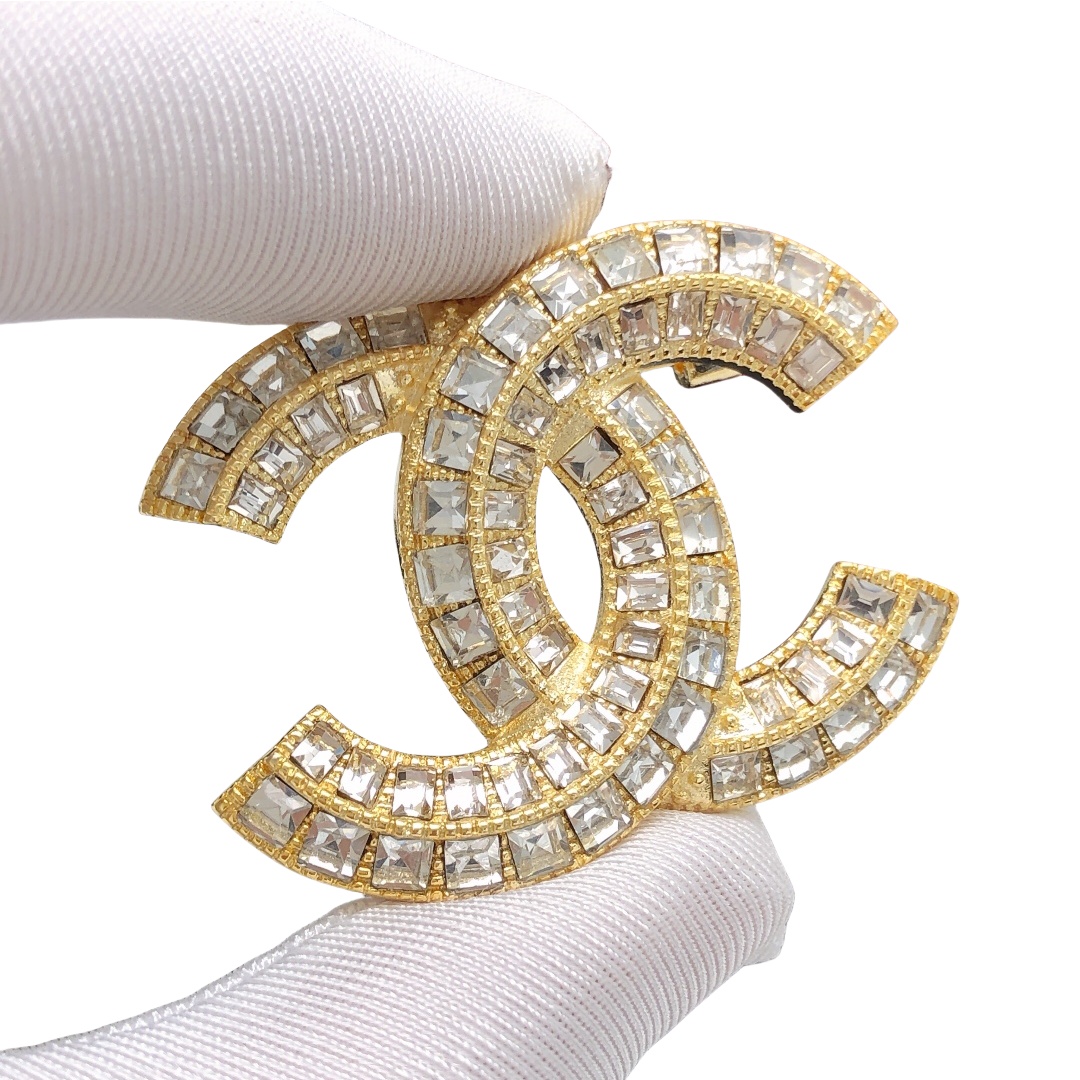 BCB482 Metal crystal diamond cc logo brooch pin - ccjewelryacc